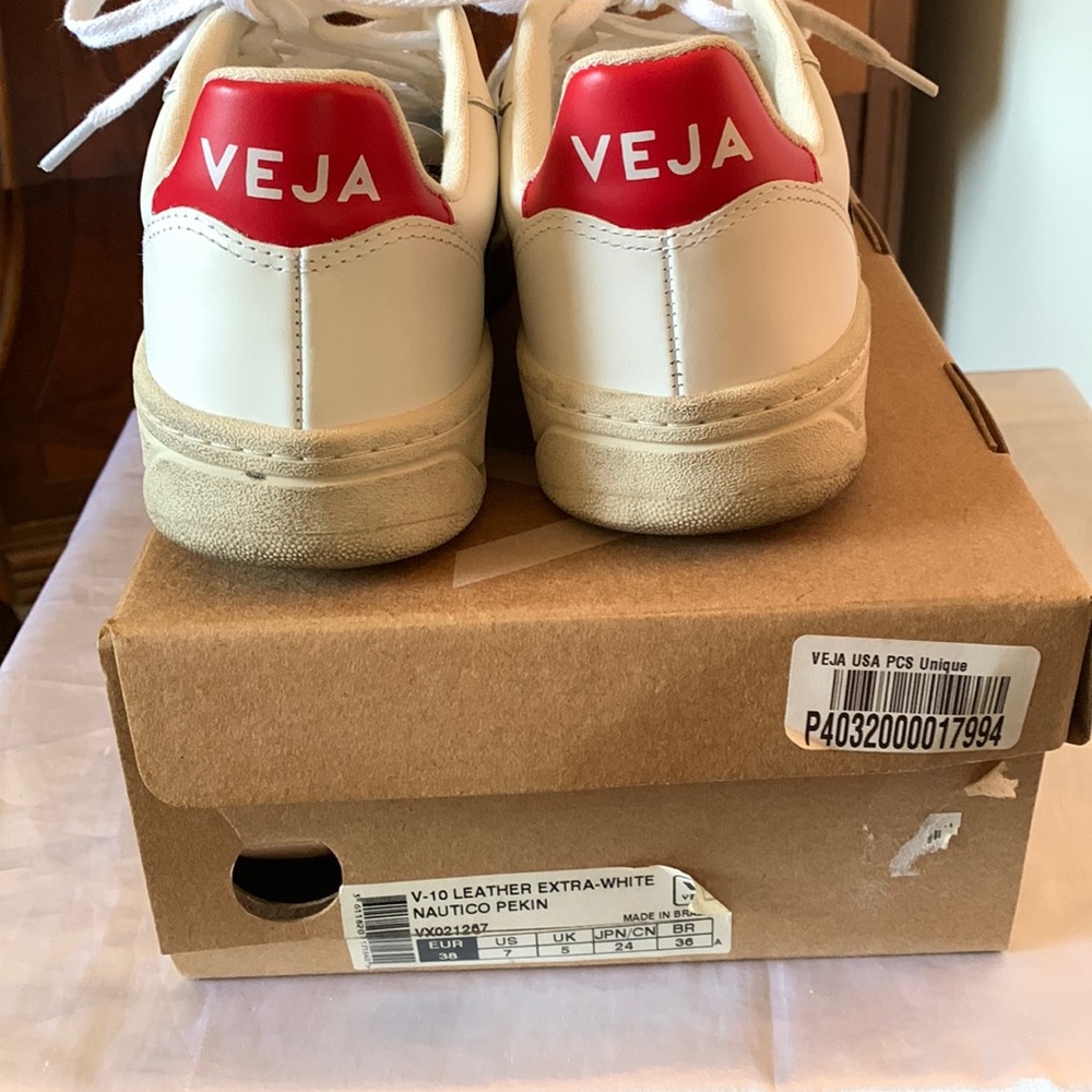 Veja V-10 Extra White